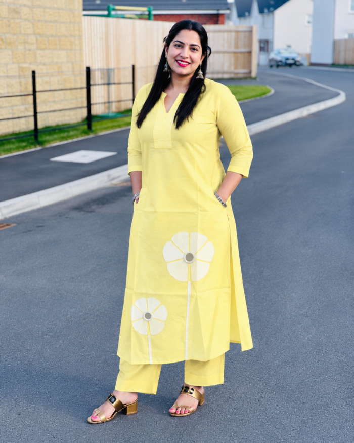 Collar Neck Yellow Big Mirror 2 Piece Set
