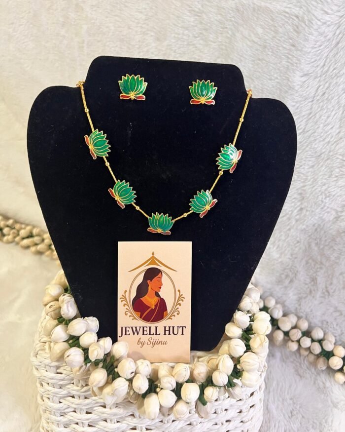 Green 5 lotus charm necklace