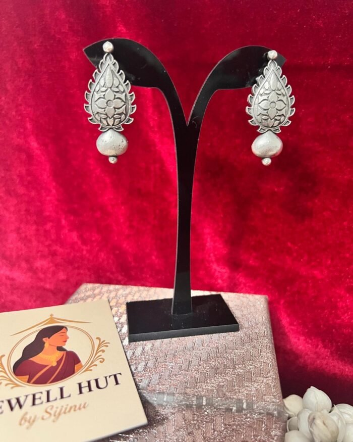 Oxidised-studs-leaf-with-round-bead.