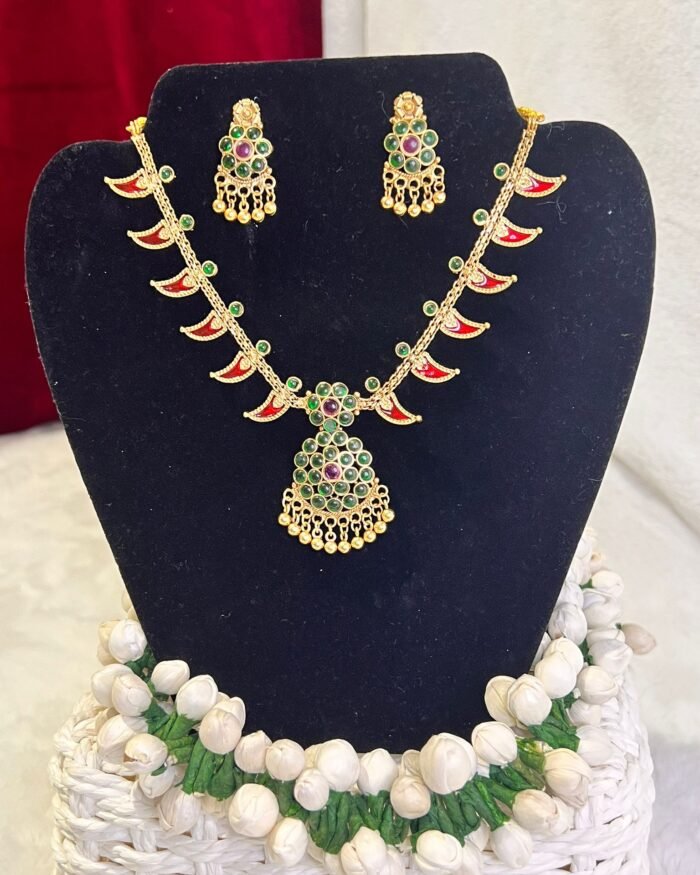 Red-palakka-with-round-pendant-necklace-with-matching-earrings.