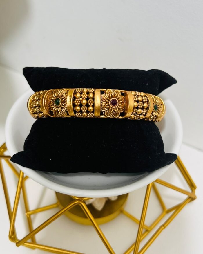 Kadavala Red and Green flower design bangles